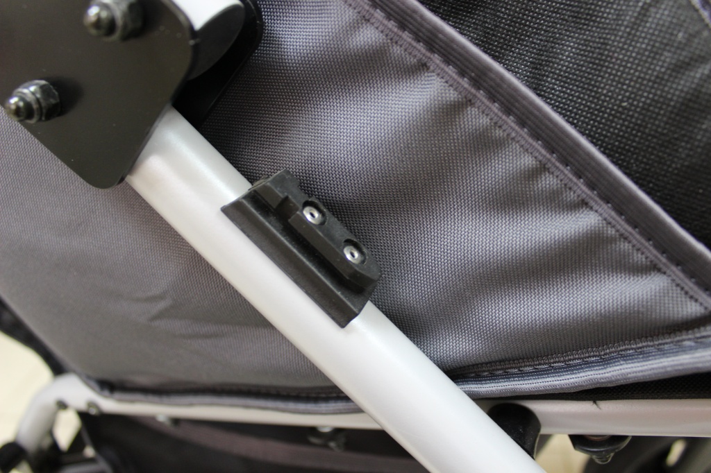 коляска Амбрелла_как снять передний ограничитель.JPG